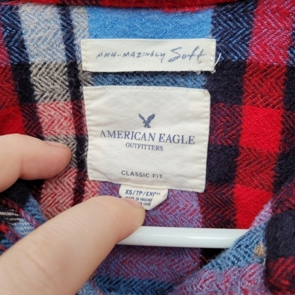 American Eagle Ahh-Mazingly Soft Button Down Classic Fit - Picture 4 of 4